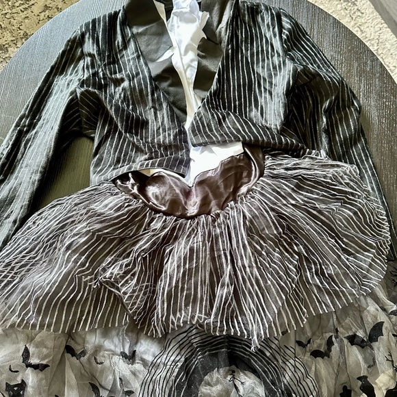 Adult Large Jack Skellington costume. - Picture 3 of 7